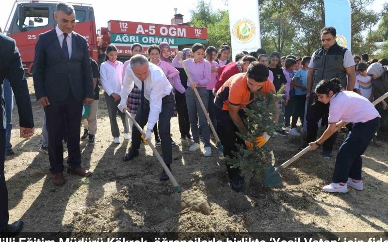 Ağrı Milli Eğitim Müdürü Kökrek, öğrencilerle birlikte ‘Yeşil Vatan’ için fidan dikti