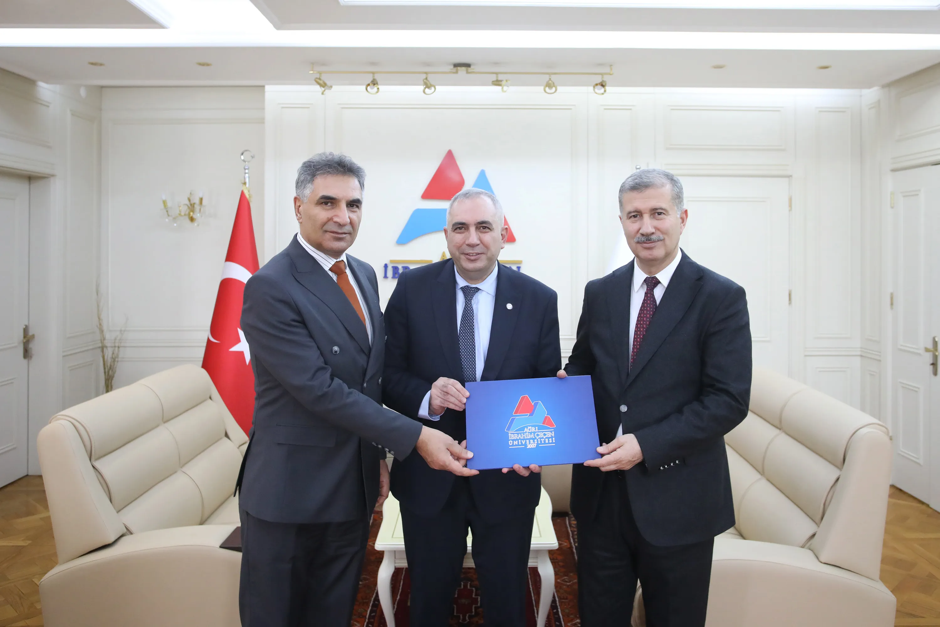 AİÇÜ Banka Maaş ve Promosyon İhalesini 98 Bin TL ile İş Bankası Kazandı